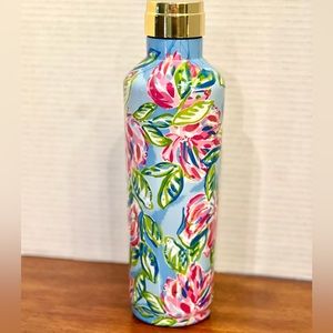 Lilly Pulitzer 25 oz Totally Blossomed Water
Bottle blue pink gold Drink ware